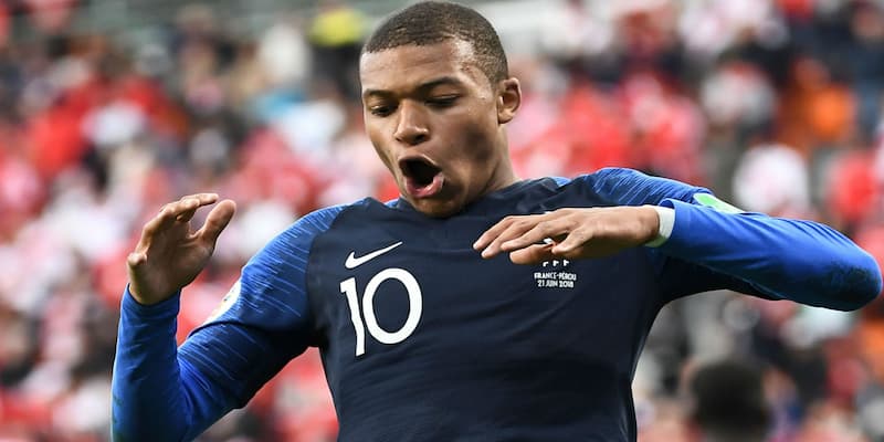 Số áo của Mbappe là số mấy?